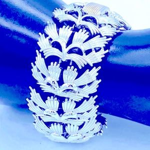 Vintage CORO Pegasus Silver Tone Textured Spiked Leaf Design Link Bracelet